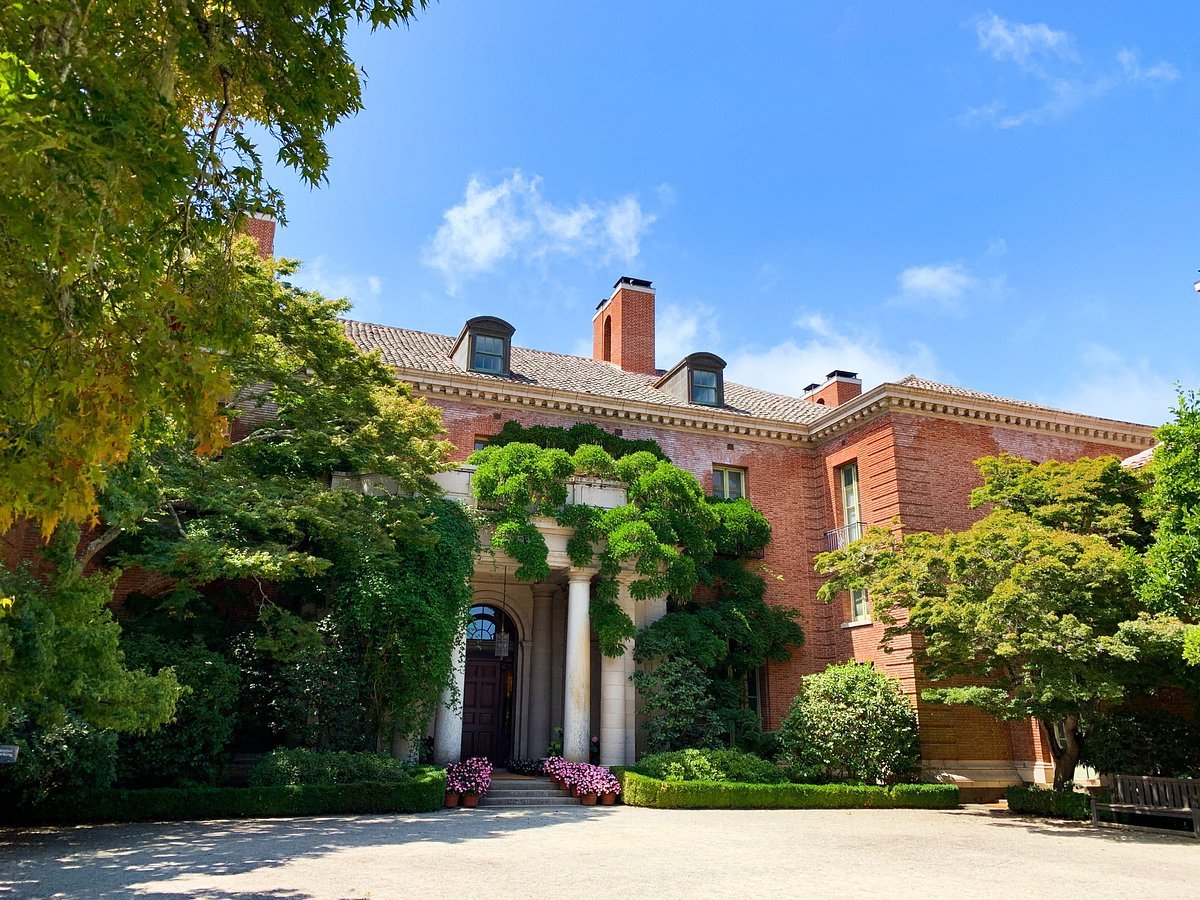 the-filoli-house-is-a